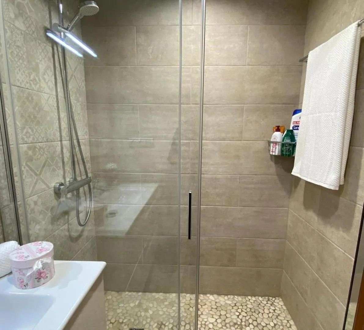 Apartamento Sofia 100 Metros De La Playa Renovado No Pierdas La Oportunidad De Disfrutar De Este Pequeno Paraiso En El Corazon De Sitges
